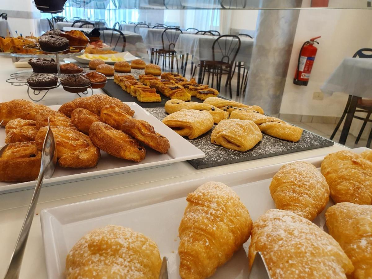 Hotel Marina Riccione Luaran gambar