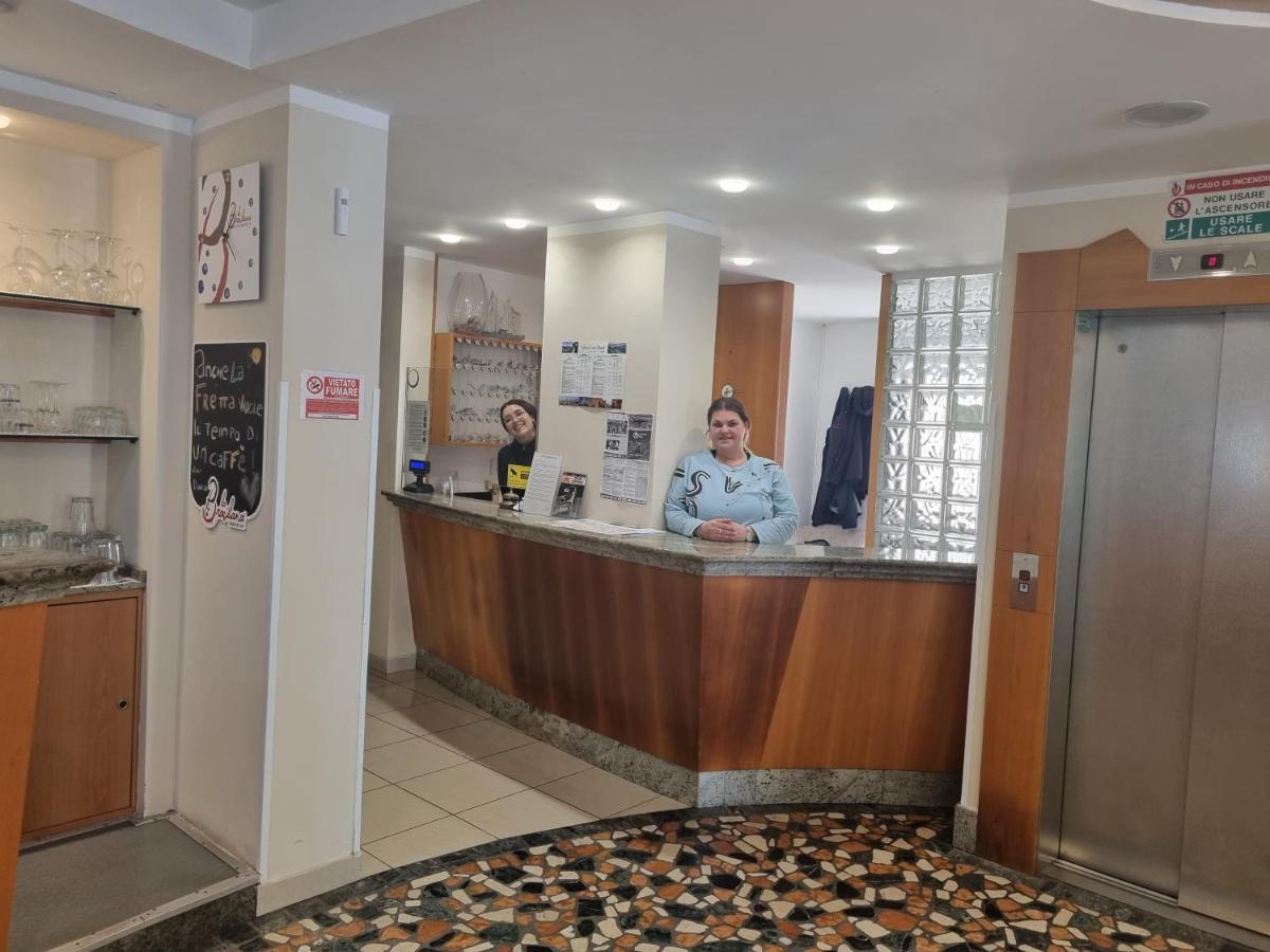 Hotel Marina Riccione Luaran gambar