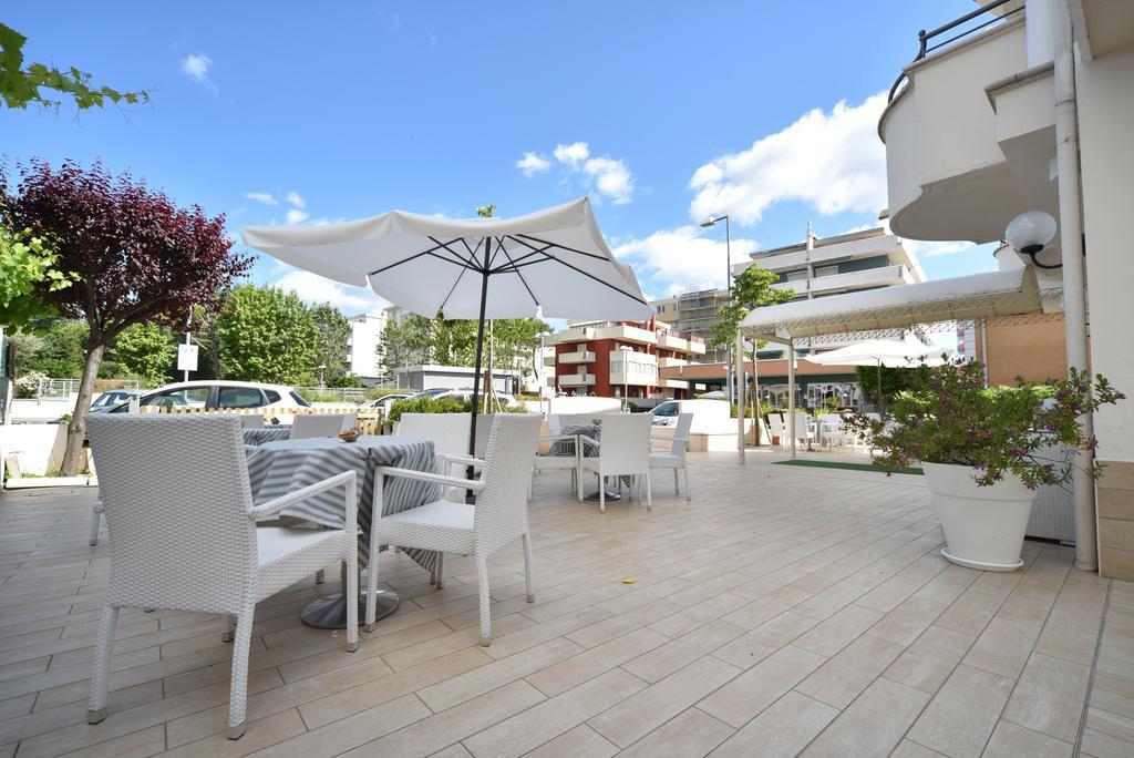 Hotel Marina Riccione Luaran gambar