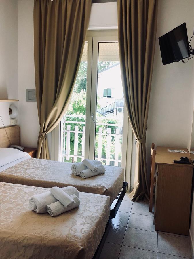 Hotel Marina Riccione Luaran gambar